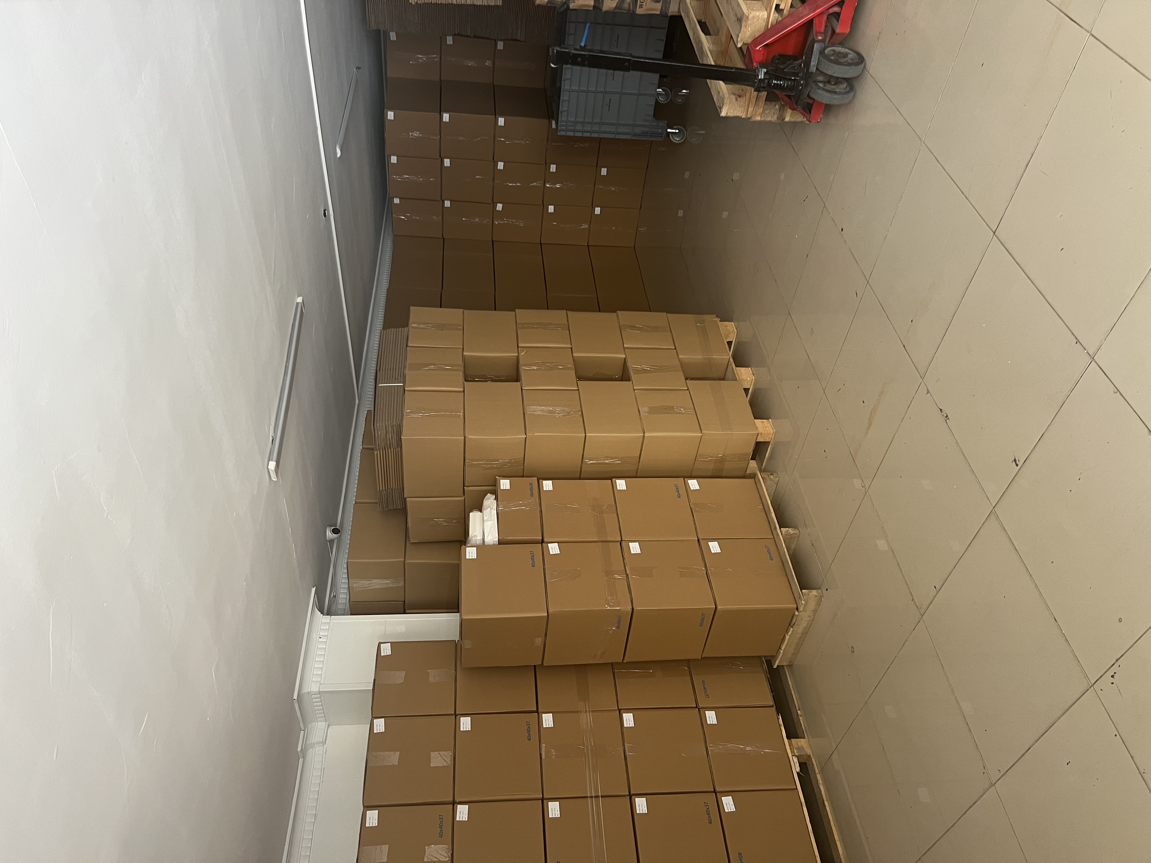Packaging products stored in organised cartons